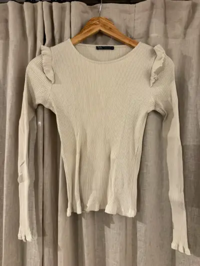 Polera manga larga beige con vuelos Zara - miniatura 1