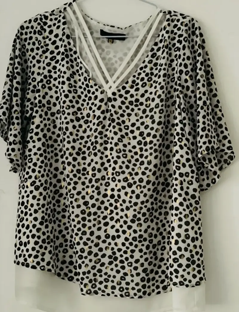 Blusa café con cuello volante - 2