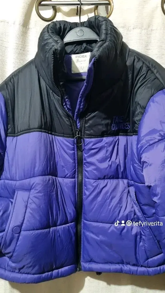 Chaqueta acolchada púrpura y negra - 1