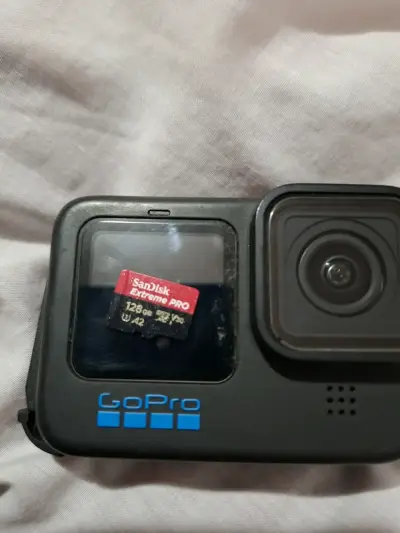 Cámara de acción GoPro 11 Black en perfecto estado - miniatura 4