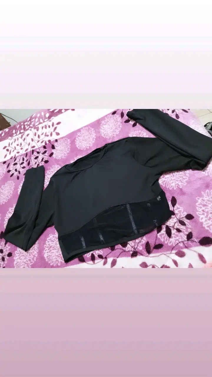 Top negro con transparencias