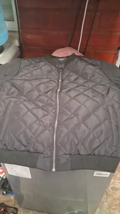 Chaqueta negra deportiva - miniatura 2