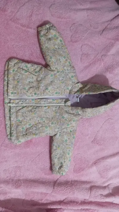 Chaqueta infantil con capucha - miniatura 1