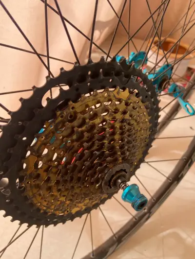 Ruedas de bicicleta con piñón - miniatura 2