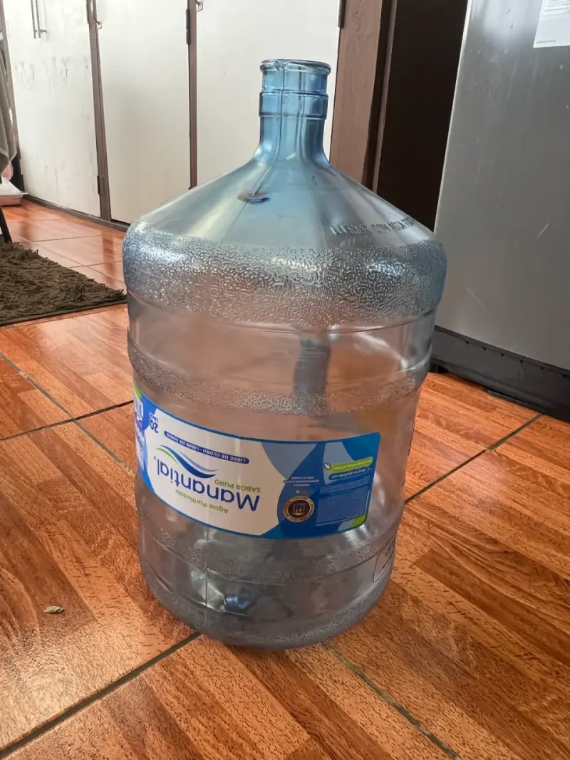Botellón de agua de 20 litros