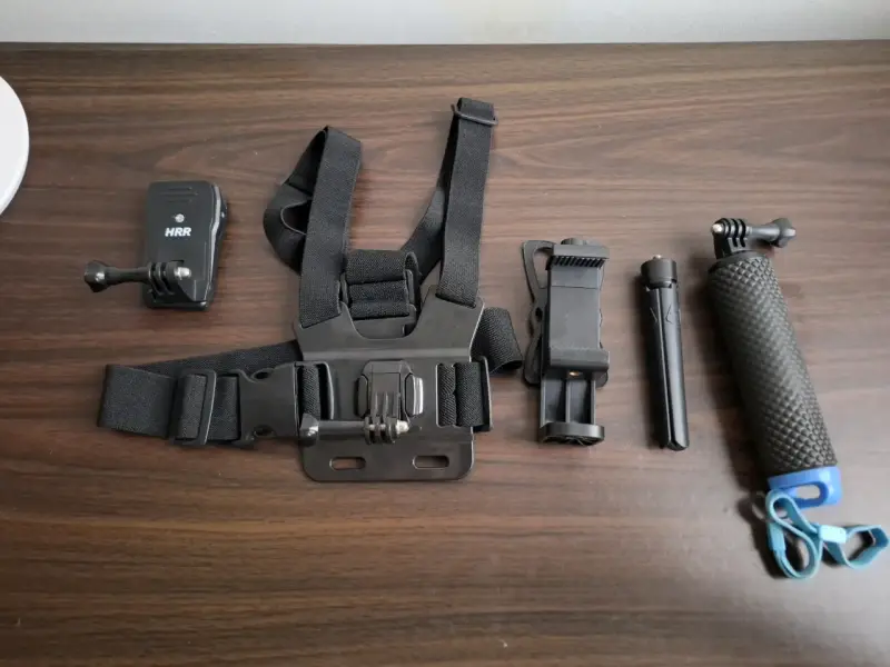 Cámara Deportiva Insta360 One RS con accesorios - 2