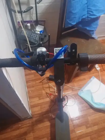 Scooter eléctrico con candado - miniatura 1