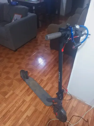 Scooter eléctrico con candado - miniatura 2