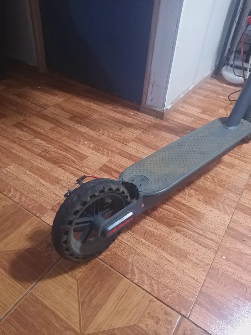 Scooter eléctrico con candado - 3