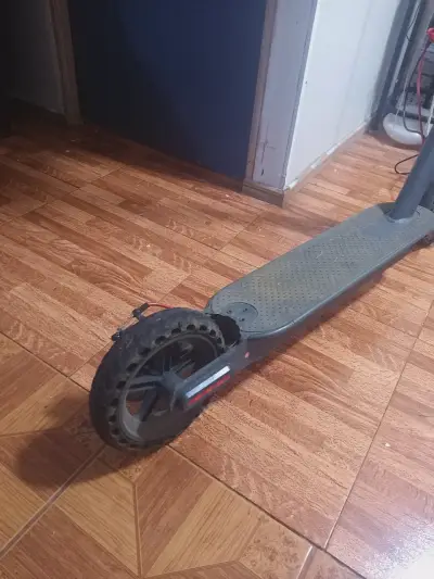 Scooter eléctrico con candado - miniatura 3