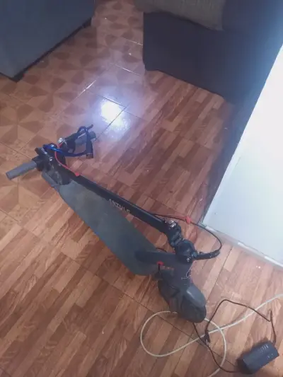 Scooter eléctrico con candado - miniatura 5