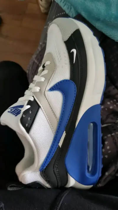 Zapatilla deportiva blanca y azul - miniatura 2