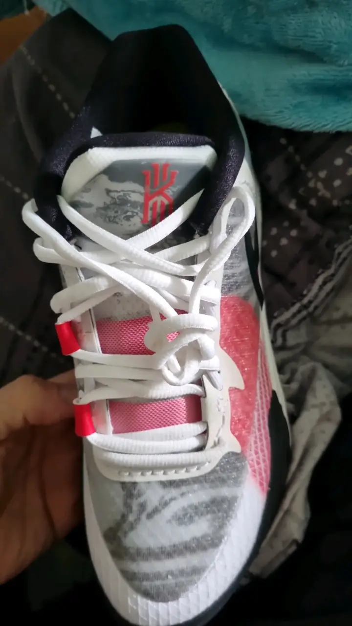 Zapatillas deportivas blancas y rosas - 1