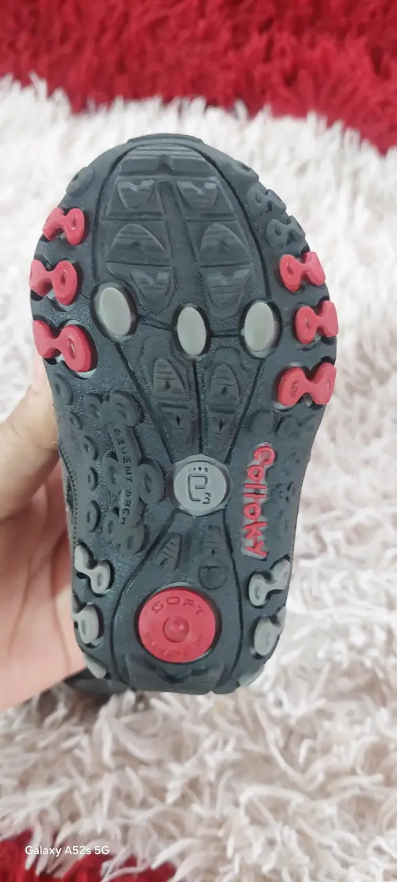 Zapatillas de bebé gris y roja - 2
