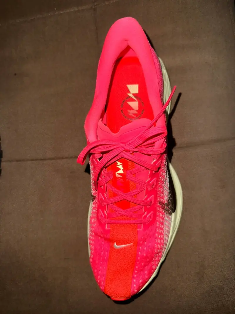 Zapatilla deportiva rosada - 1