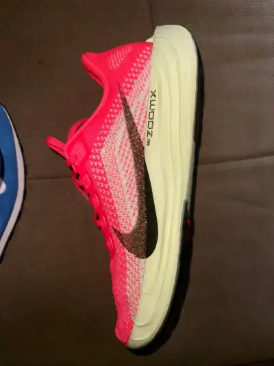 Zapatilla deportiva rosada - miniatura 2