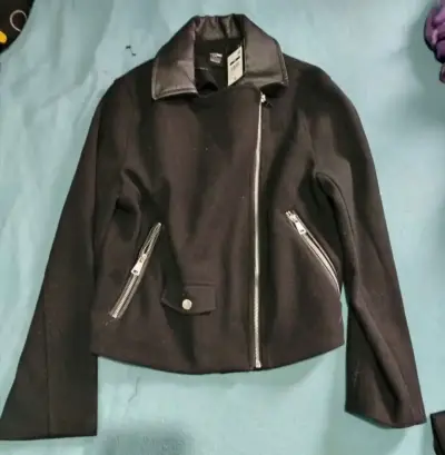 Chaqueta negra cuero y lana - miniatura 1