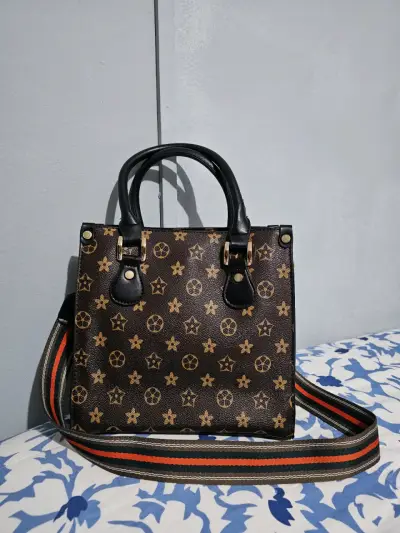 Cartera de mano con estampado - miniatura 2