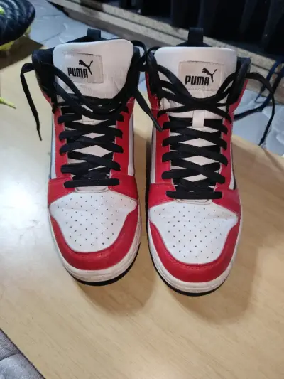 Zapatillas Puma rojas y blancas - miniatura 1