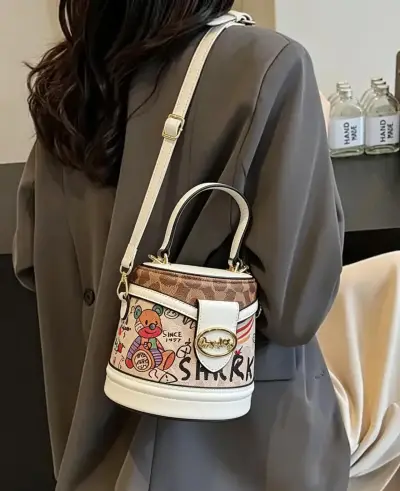 Bolso de mano con diseño gráfico - miniatura 3