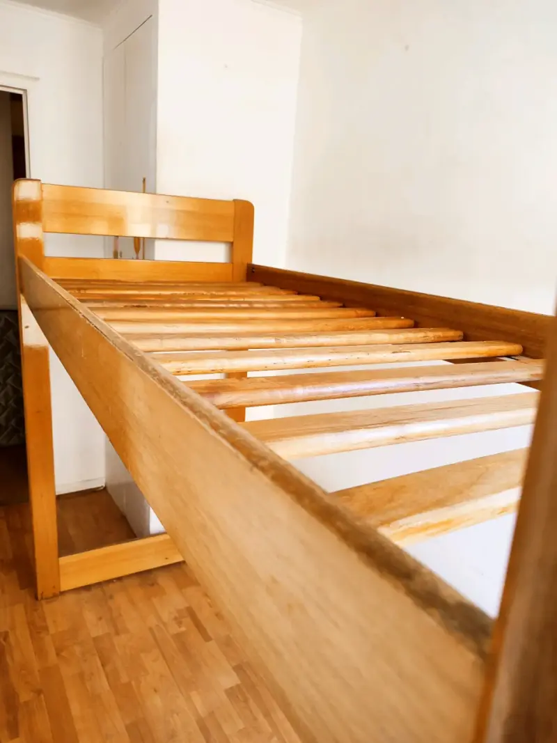 Cama alta de madera más colchón - 1