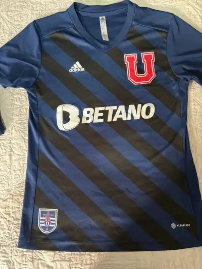 Camiseta deportiva azul con logo - miniatura 3