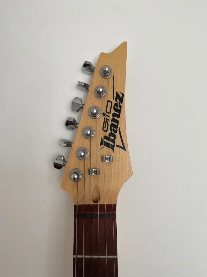 Guitarra eléctrica Ibanez Gio - 1