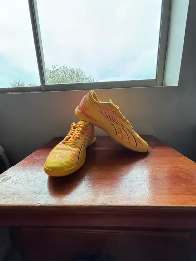Zapatillas deportivas amarillas - miniatura 1