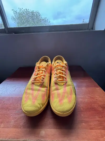 Zapatillas deportivas amarillas - miniatura 2