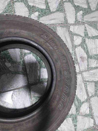 Neumático Bridgestone usado - miniatura 2