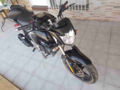 Moto negra deportiva - miniatura 6