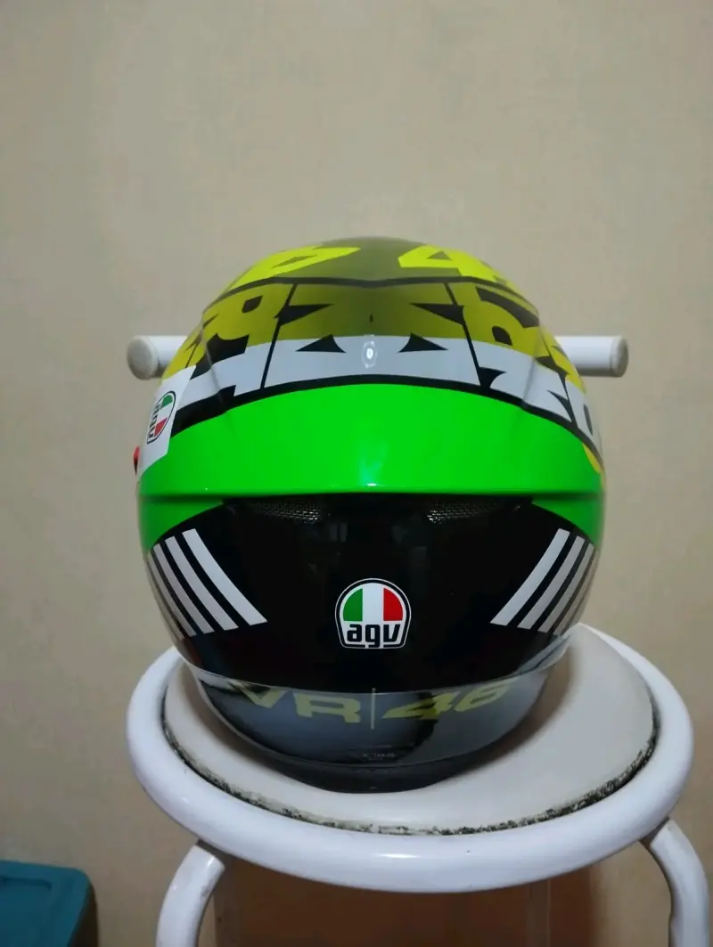 Casco de moto AGV gráfico colorido - 2