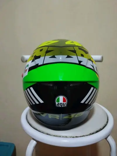 Casco de moto AGV gráfico colorido - miniatura 2