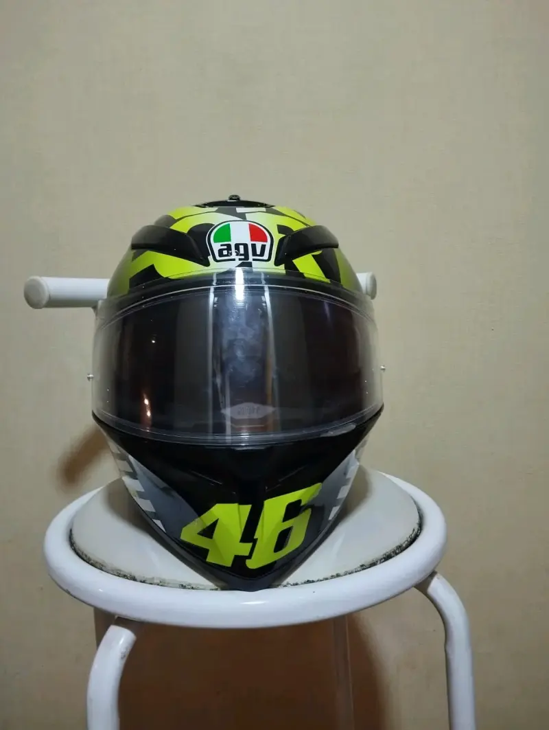 Casco de moto AGV gráfico colorido - 4