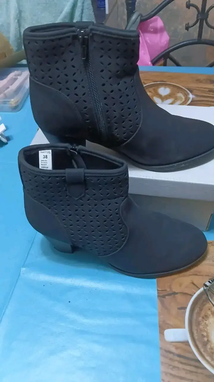 Botines negros con tacón bajo - 3