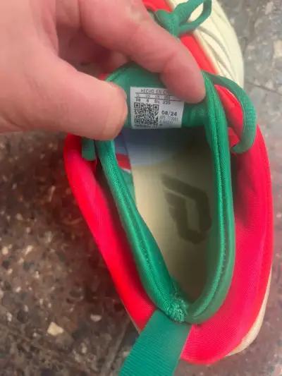 Zapatillas deportivas color crema y rojo - miniatura 3