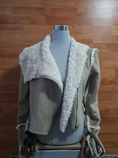 Chaqueta de mujer con cuello de lana - miniatura 2
