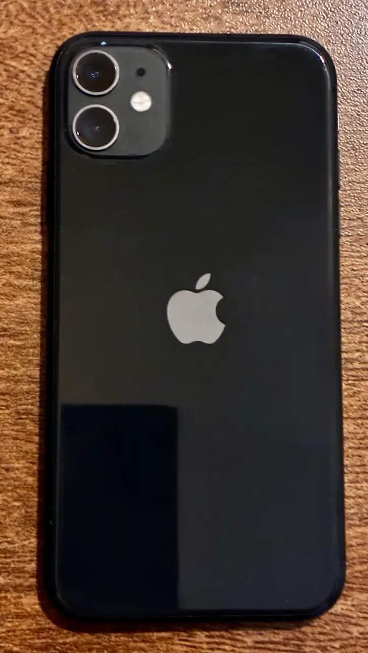 iPhone 11 en buen estado, 64 GB - 3