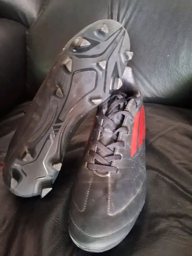 Zapatillas deportivas negras y rojas - 2