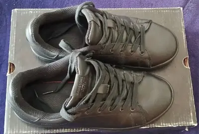 Zapatillas negras de cuero - miniatura 1