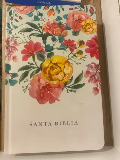 Santa Biblia con tapa floral - miniatura 1