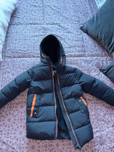 Chaqueta acolchada con capucha niño - miniatura 2