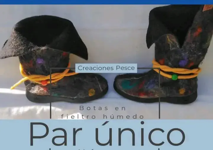 Botas hechas a mano en vellon.