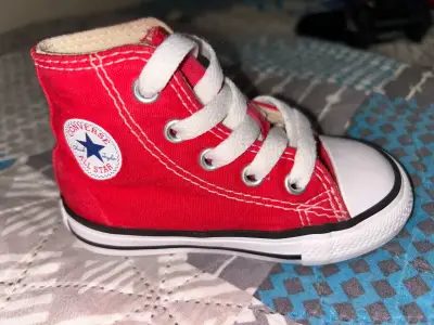 Zapatillas converse rojas para bebé - miniatura 2