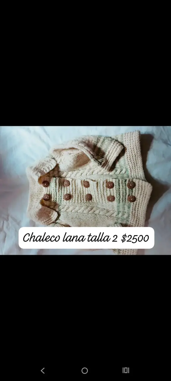 Chaleco de lana beige con botones