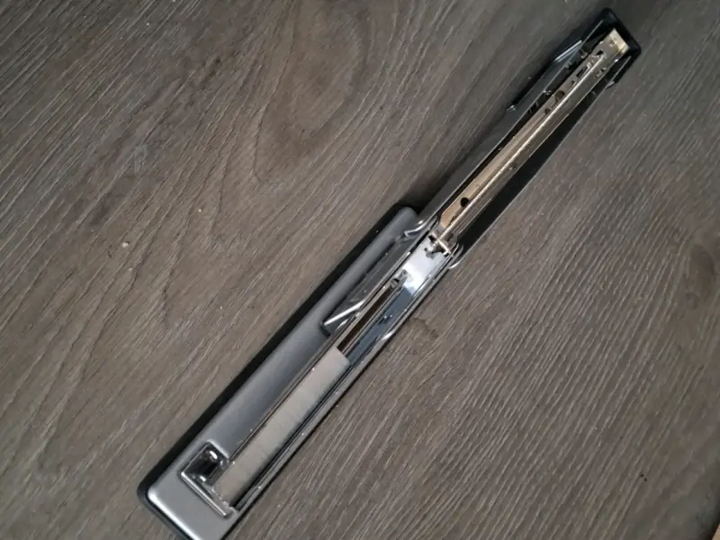 Corchetera metálica - 3