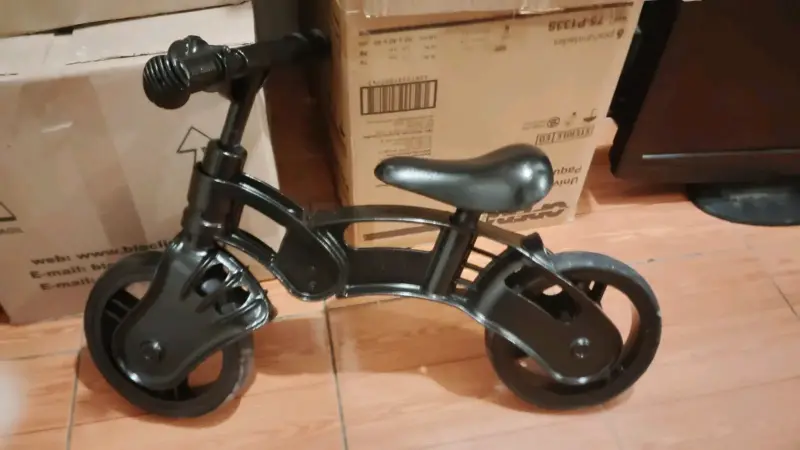 Bicicleta balance negra para niños
