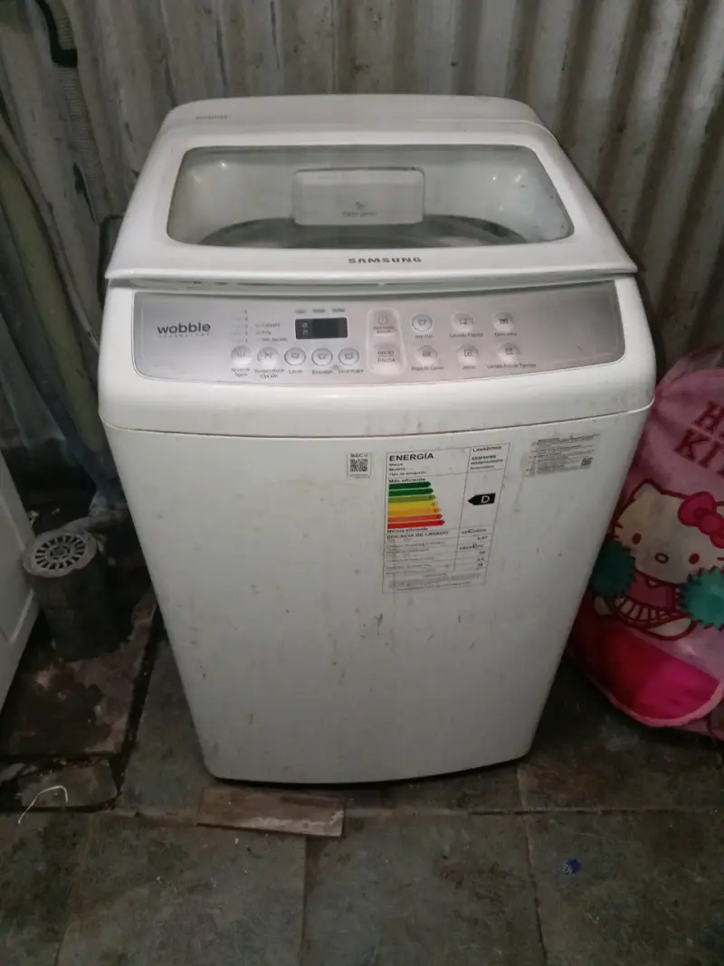 Lavadora Samsung blanca usada espejos y muebles - 1