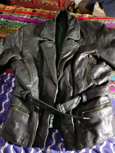 Chaqueta de cuero negra - miniatura 1