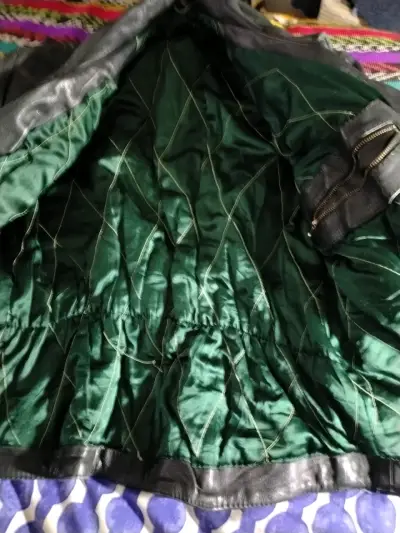Chaqueta de cuero negra - miniatura 2